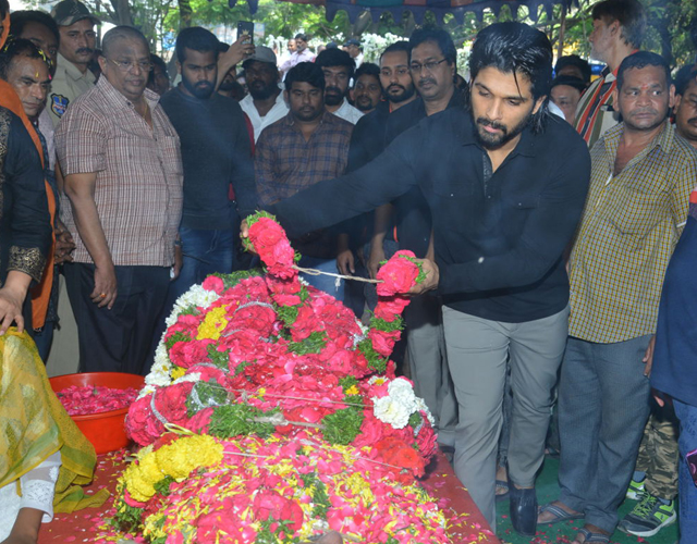 Allu Arjun Pays Tribute to Director Kodi Ramakrishna